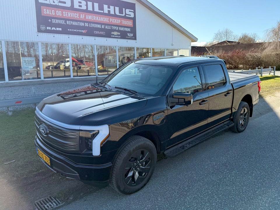 Ford F-150 131 Lightning Lariat Extended Range 4d