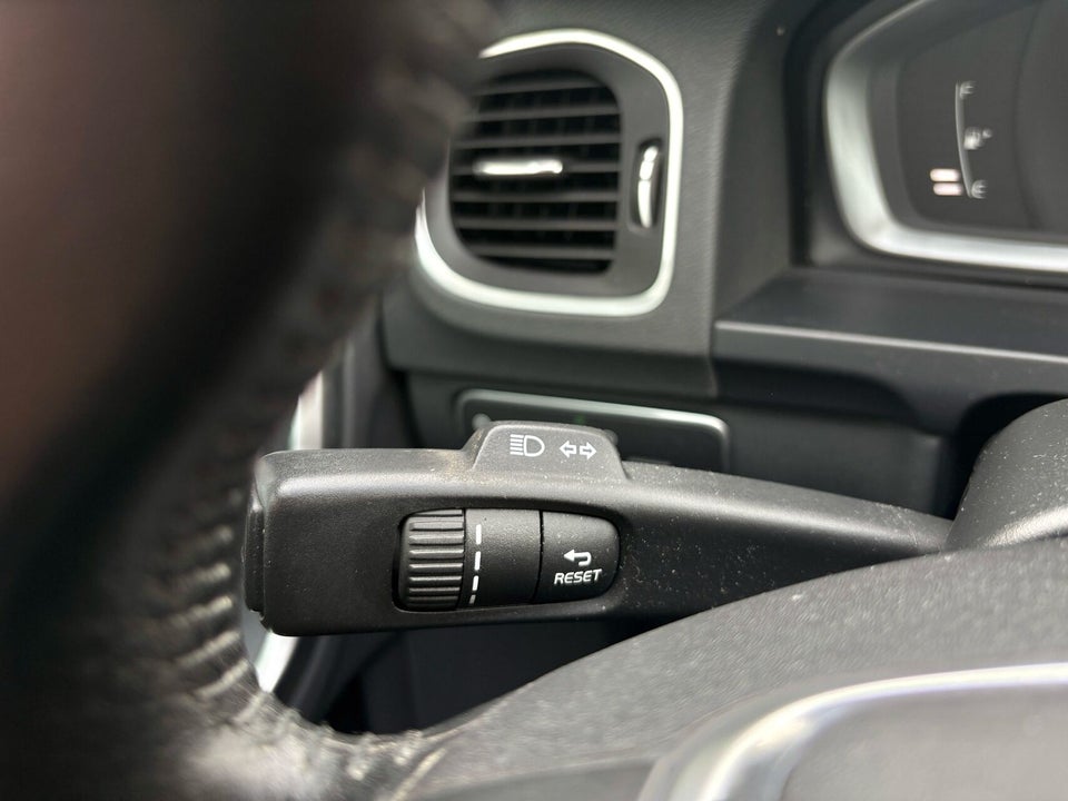 Volvo V60 2,0 T4 190 Momentum aut. 5d