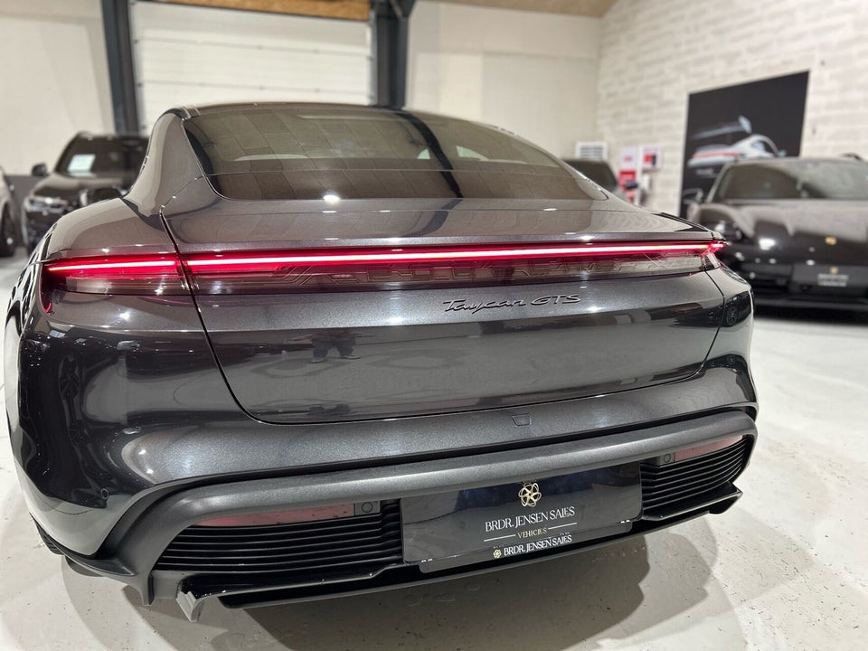 Porsche Taycan GTS Performance+  4d