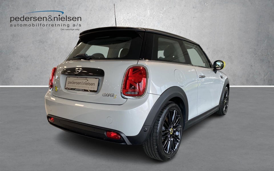 MINI Cooper SE Camden 3d