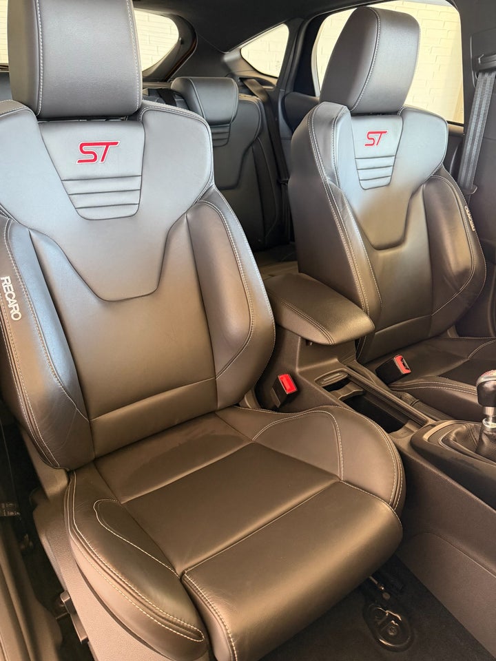 Ford Focus 2,3 SCTi 350 RS 5d