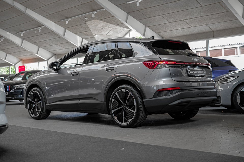 Audi Q4 e-tron 45 S-line quattro 5d