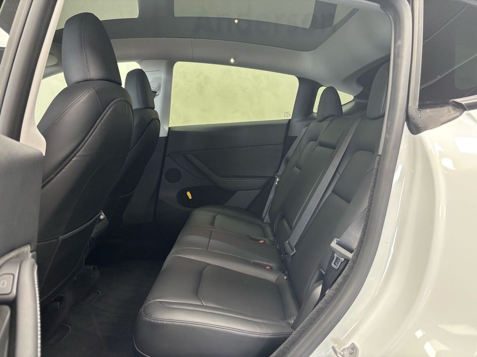 Tesla Model Y RWD 5d
