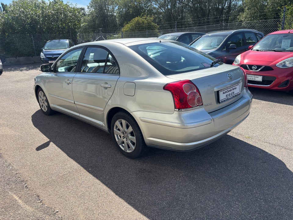 Toyota Avensis 1,8 VVT-i Terra 5d