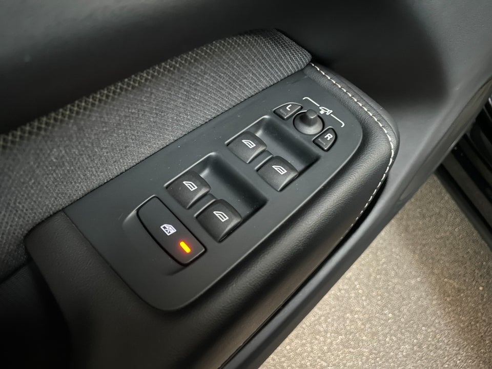 Volvo XC60 2,0 T6 ReCharge R-Design aut. AWD 5d