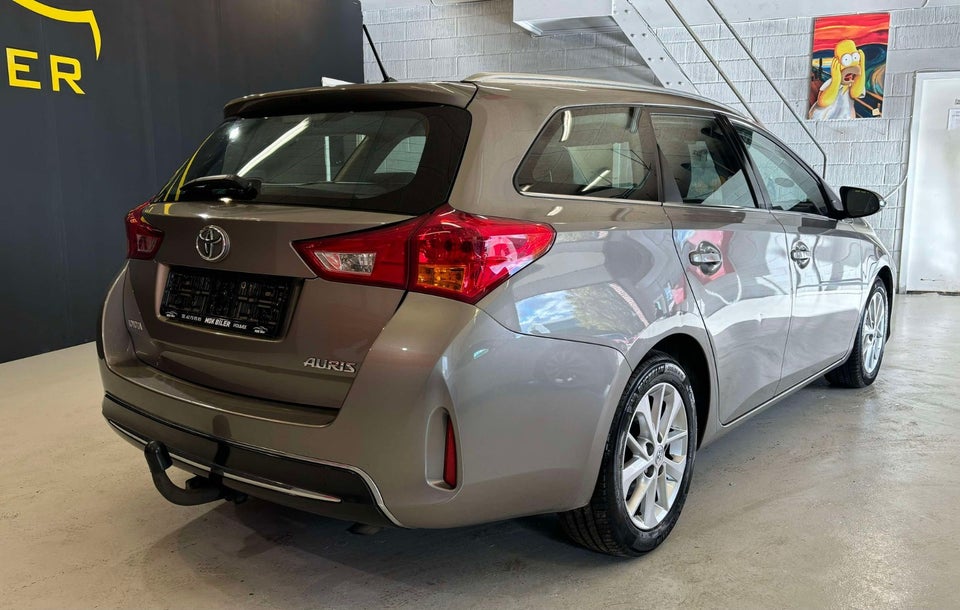 Toyota Auris 1,4 D-4D T2 Premium Touring Sports 5d