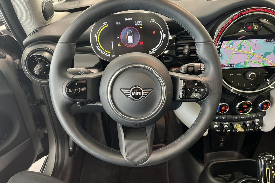 MINI Cooper SE Essential 3d