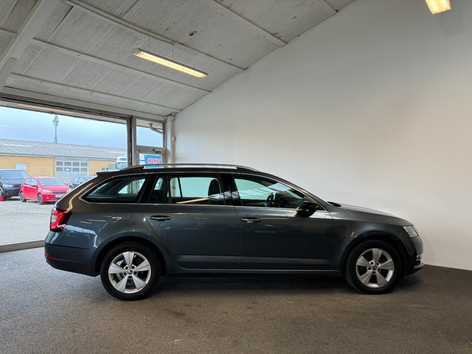 Skoda Octavia 1,6 TDi 115 Style Combi DSG 5d