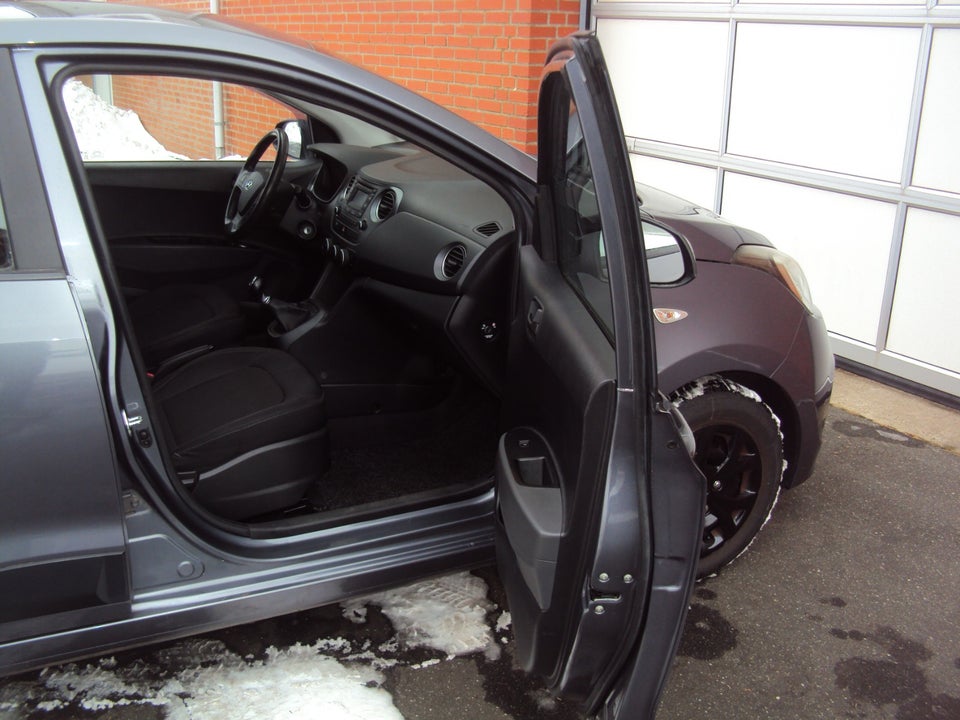 Hyundai i10 1,0 Black Line 5d