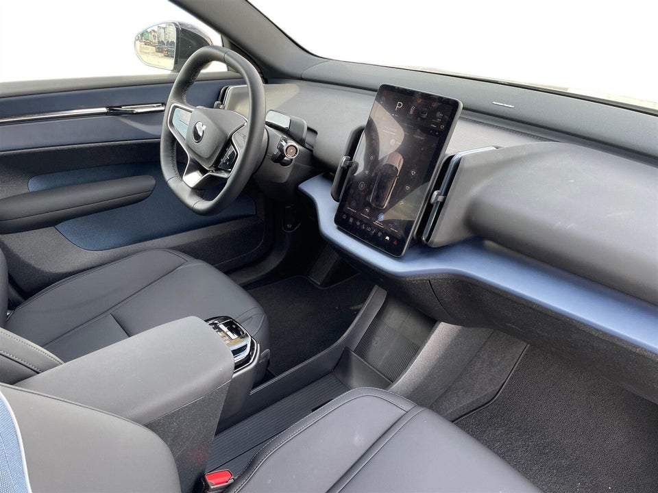 Volvo EX30 Extended Range Plus 5d