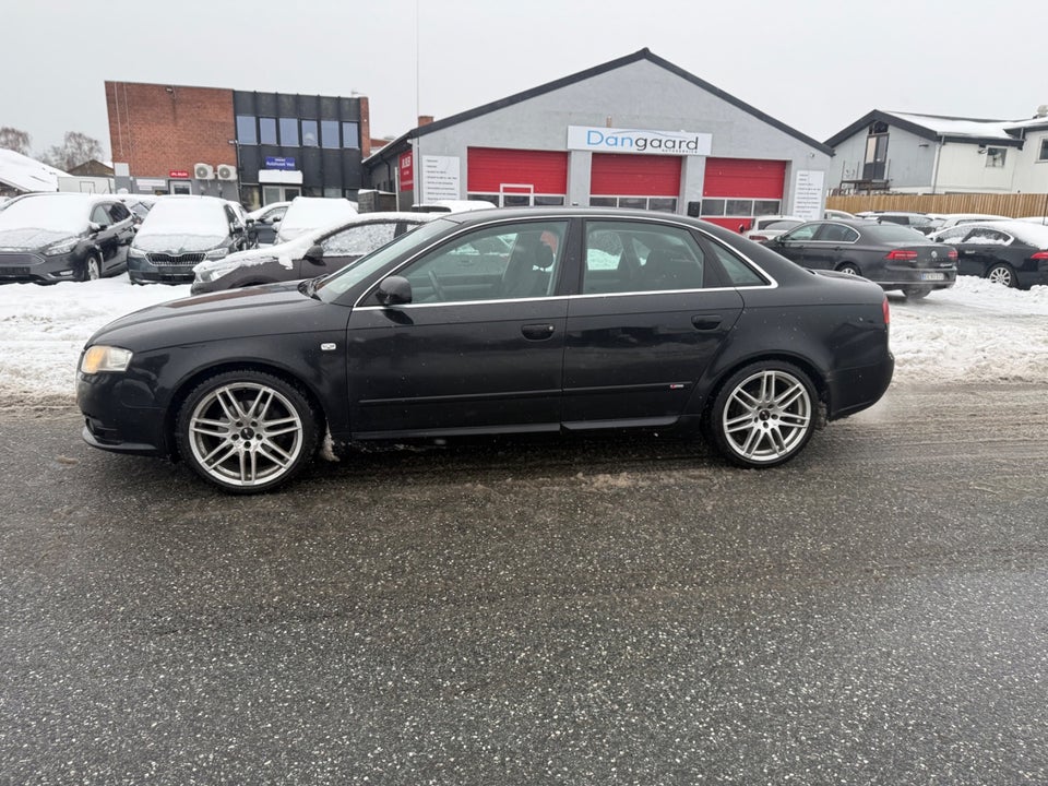 Audi A4 2,0 TDi 140 S-line Multitr. 4d