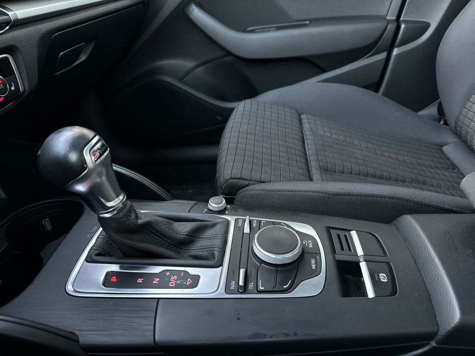 Audi A3 1,8 TFSi 180 Attraction Sportback S-tr. 5d