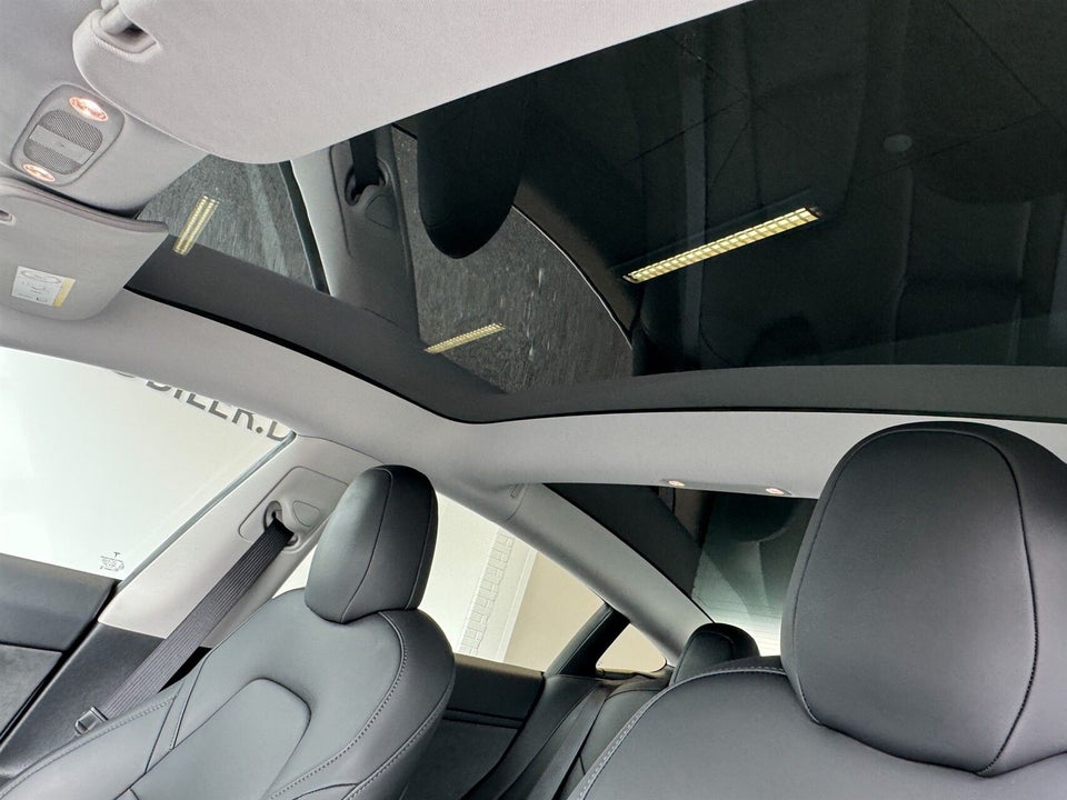Tesla Model 3 RWD 4d