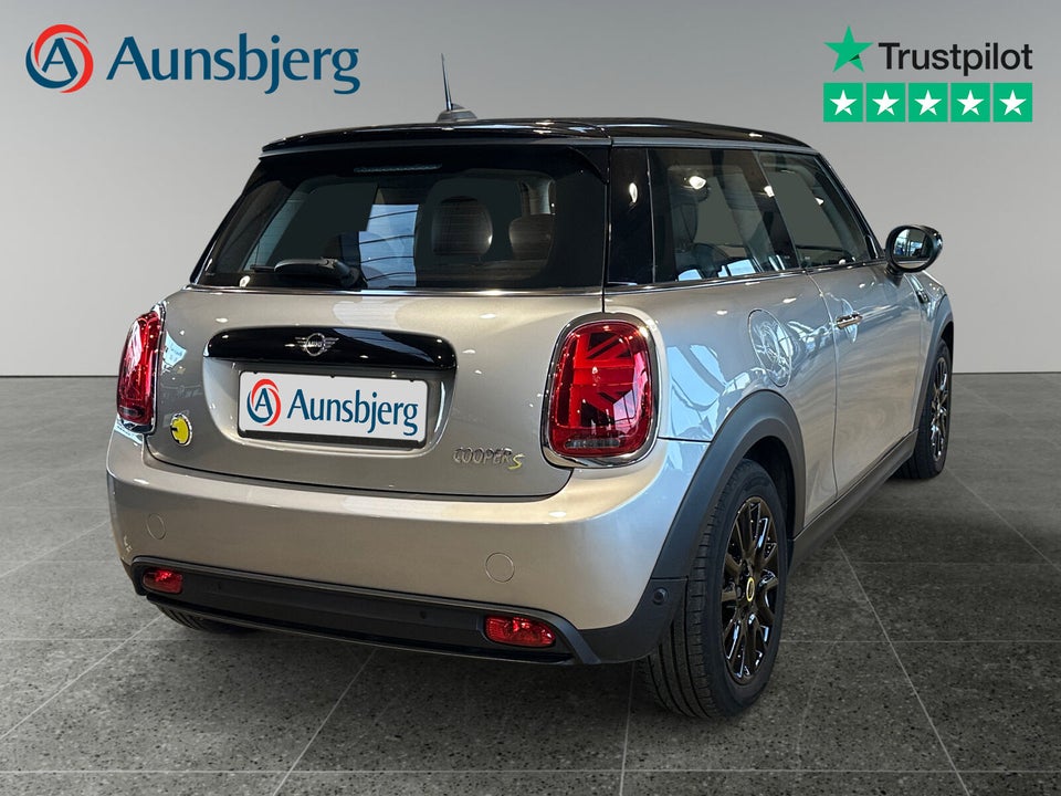 MINI Cooper SE Essential 3d