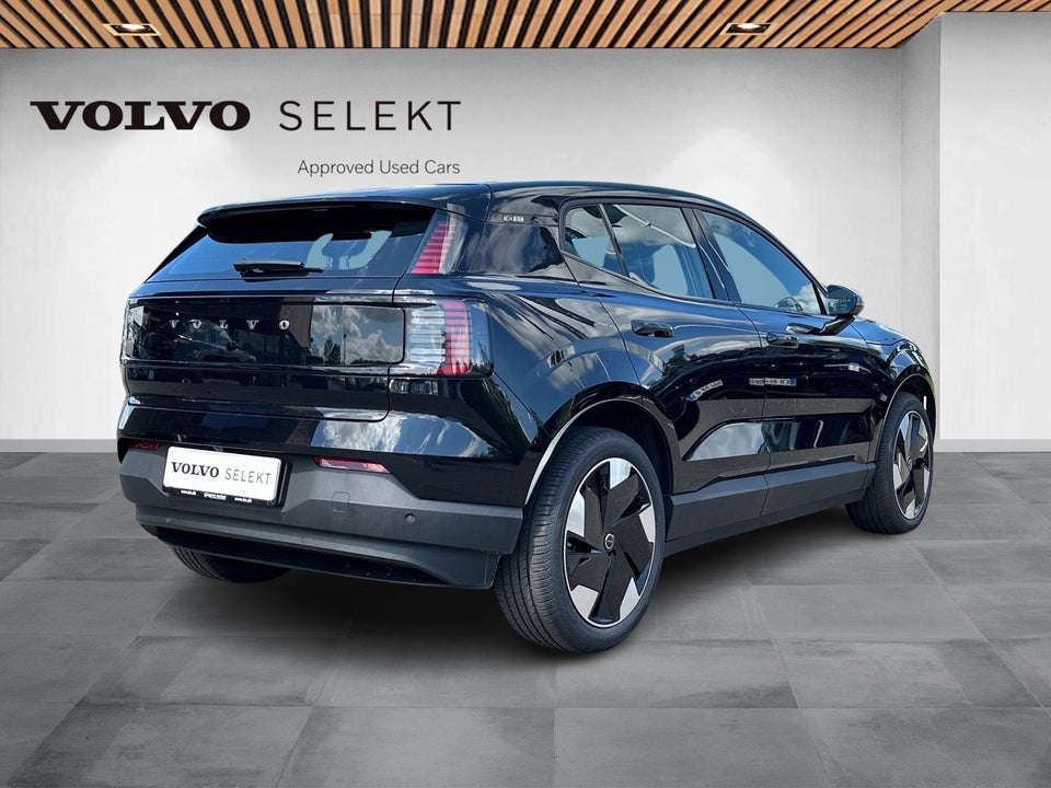 Volvo EX30 Extended Range Plus 5d