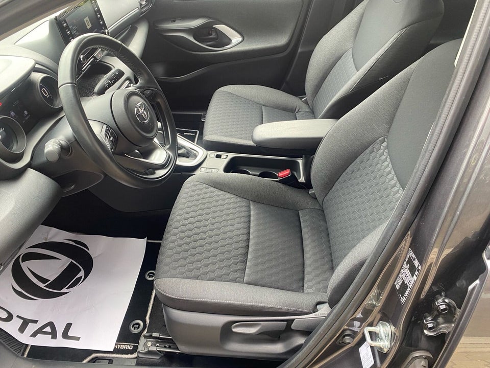 Toyota Yaris 1,5 Hybrid Active Tech Design e-CVT 5d