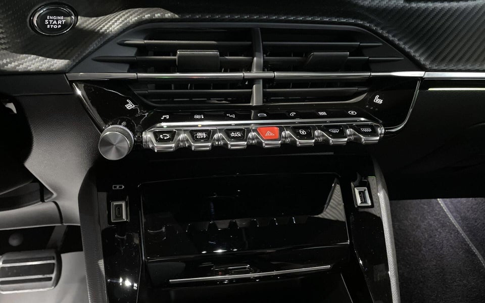 Peugeot e-208 50 GT Sky 5d