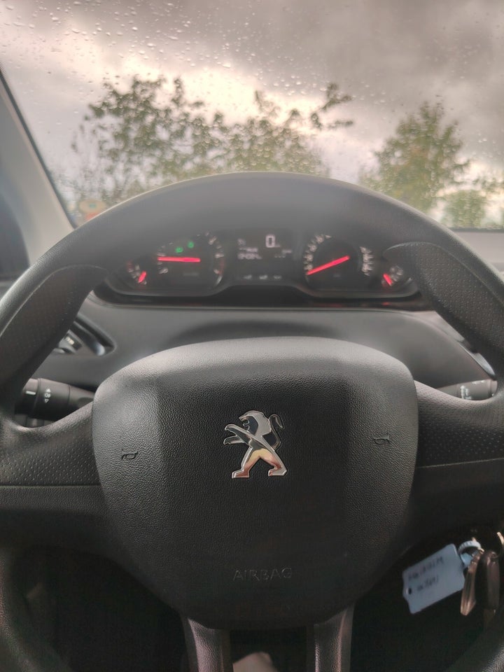 Peugeot 208 1,0 VTi Active 5d