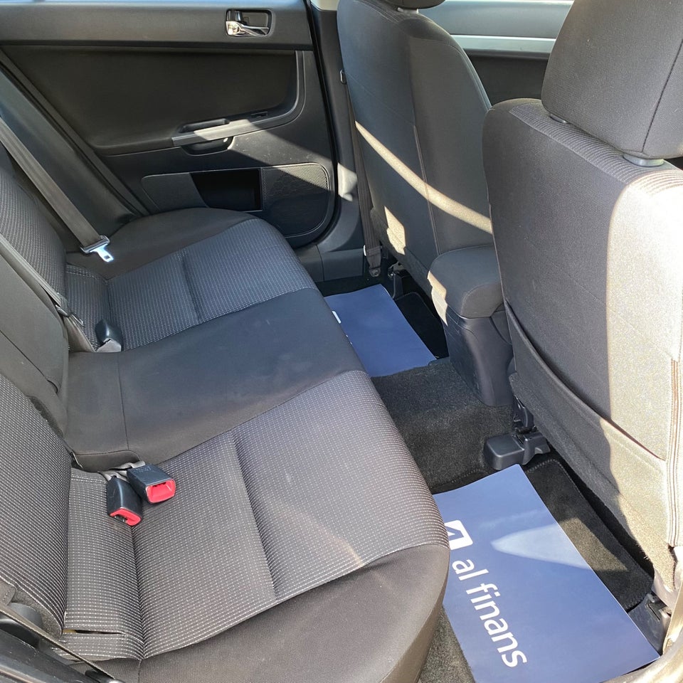 Mitsubishi Lancer 1,5 Invite SportBack 5d