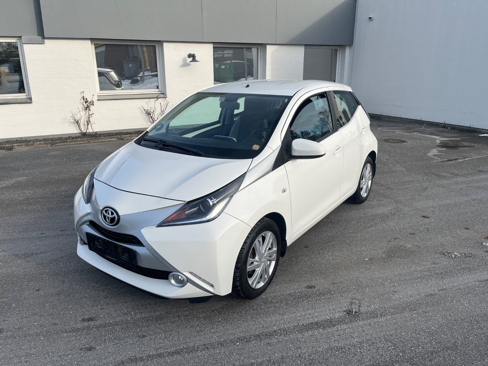 Toyota Aygo 1,0 VVT-i x-play 5d