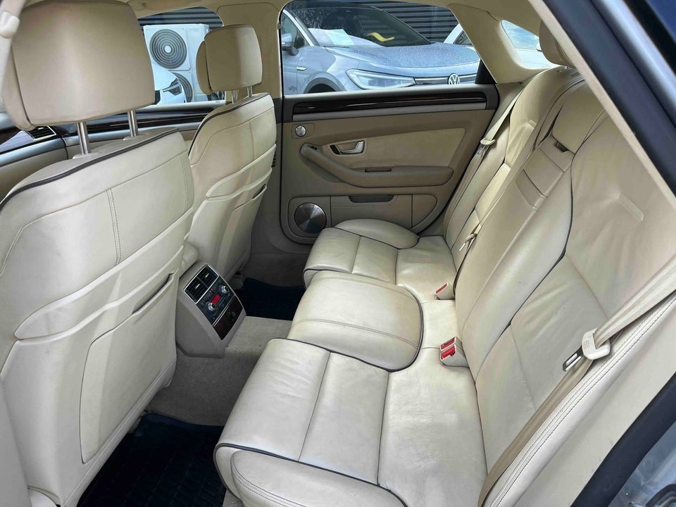 Audi A8 4,2 TDi 326 quattro Tiptr. 4d