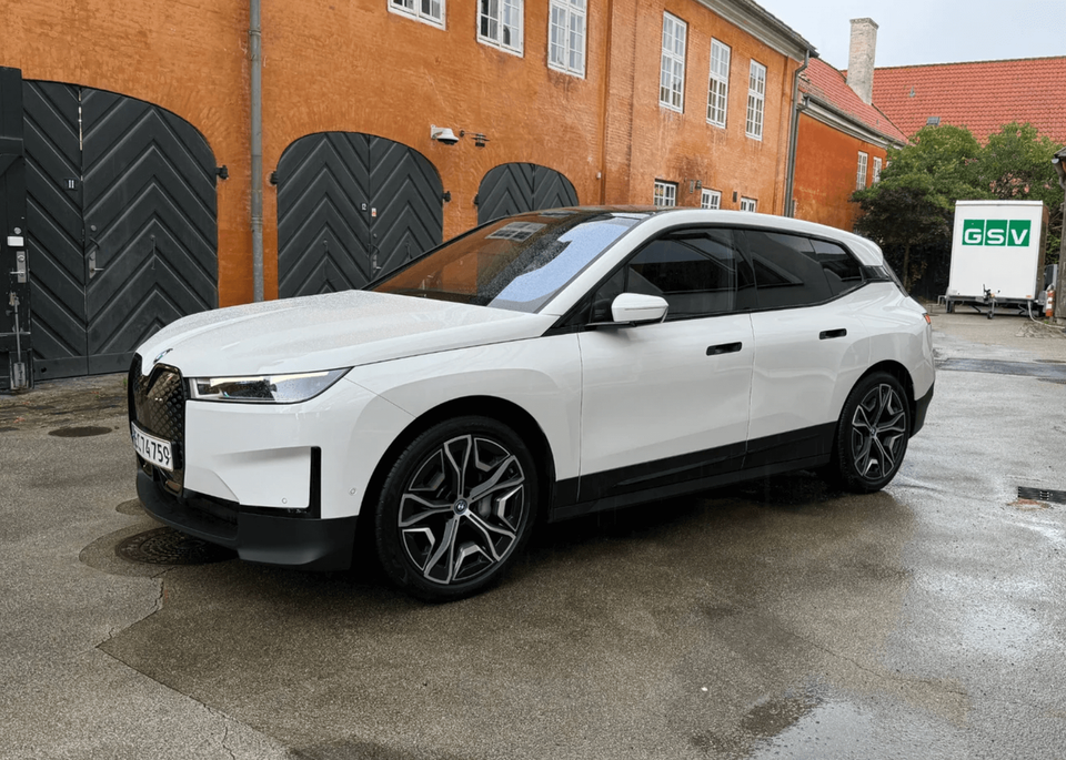 BMW iX xDrive40 Fully Charged Sport 5d