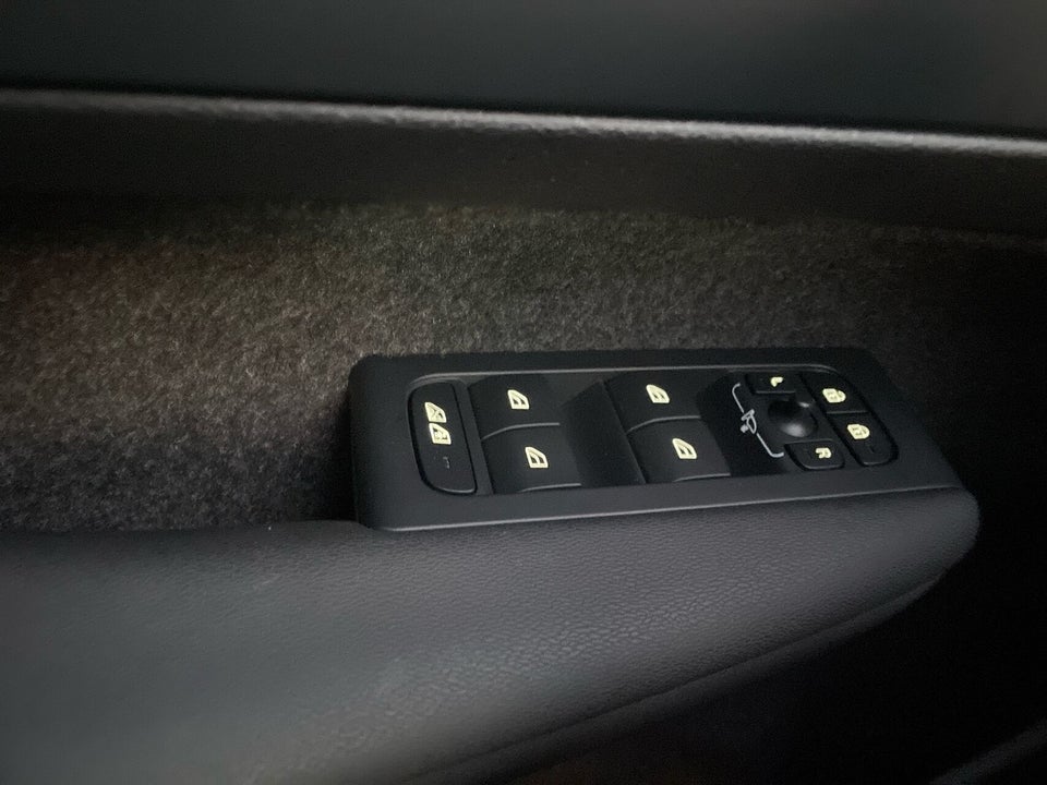 Volvo XC40 ReCharge Twin Plus 5d