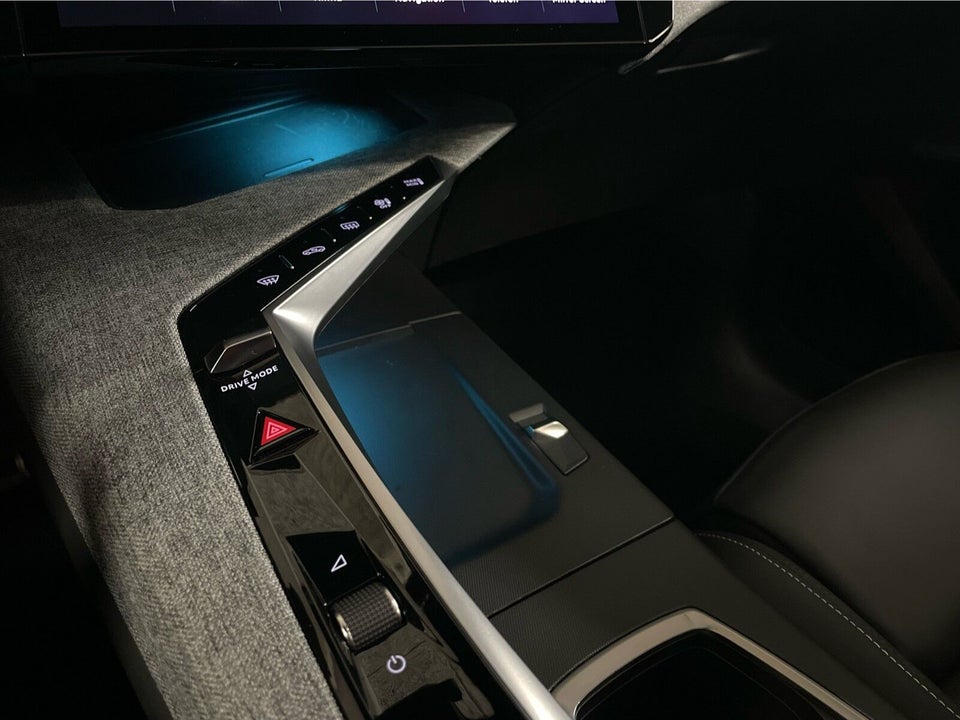 Peugeot e-3008 77 GT Pack 5d