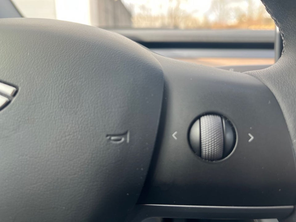 Tesla Model Y Long Range AWD 5d