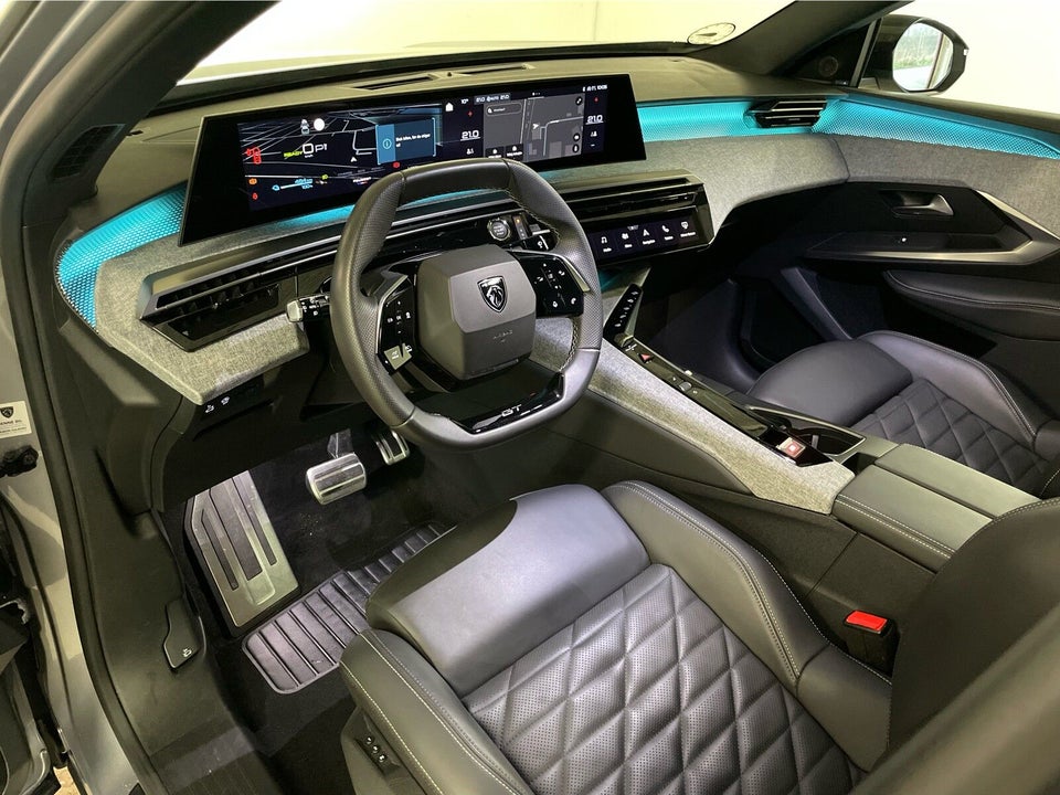 Peugeot e-3008 77 GT Pack 5d