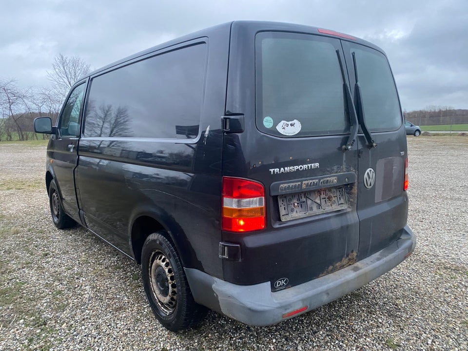 VW Transporter 1,9 TDi 104 Kassevogn kort 4d