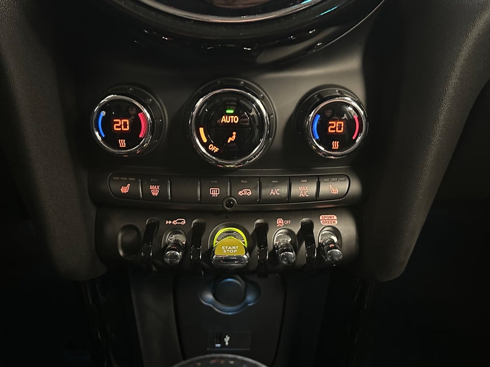 MINI Cooper SE Essential 3d