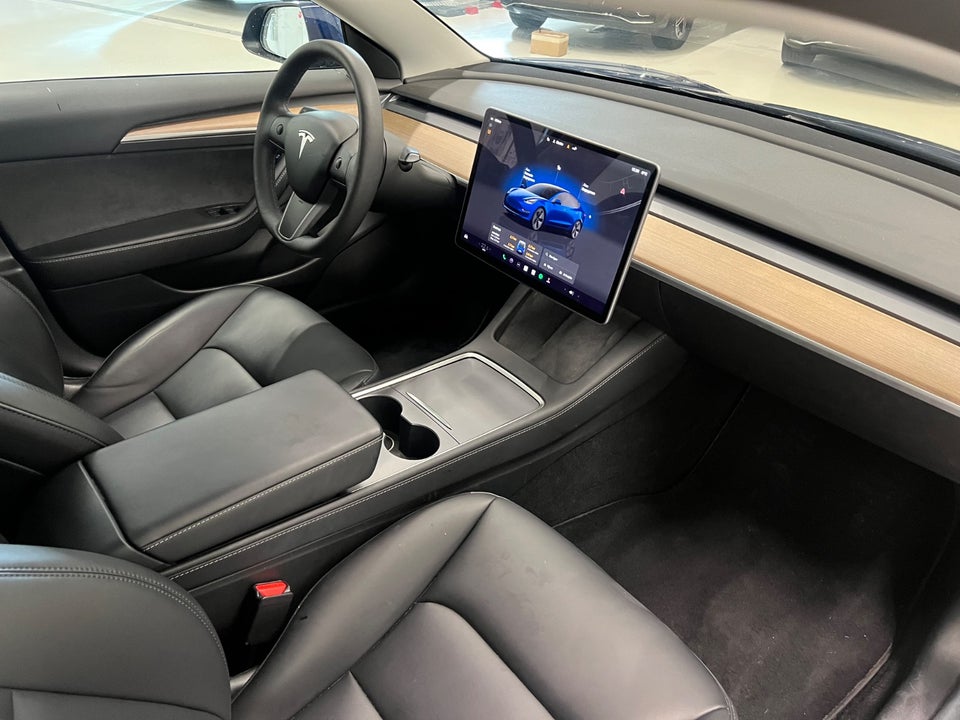 Tesla Model 3 RWD 4d