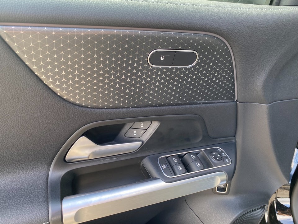 Mercedes EQB300 Progressive Advance Plus 4Matic 5d