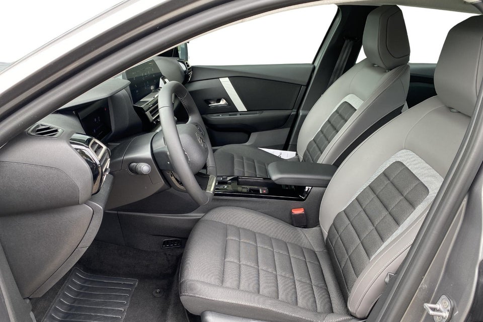 Citroën ë-C4 X 50 Plus 4d