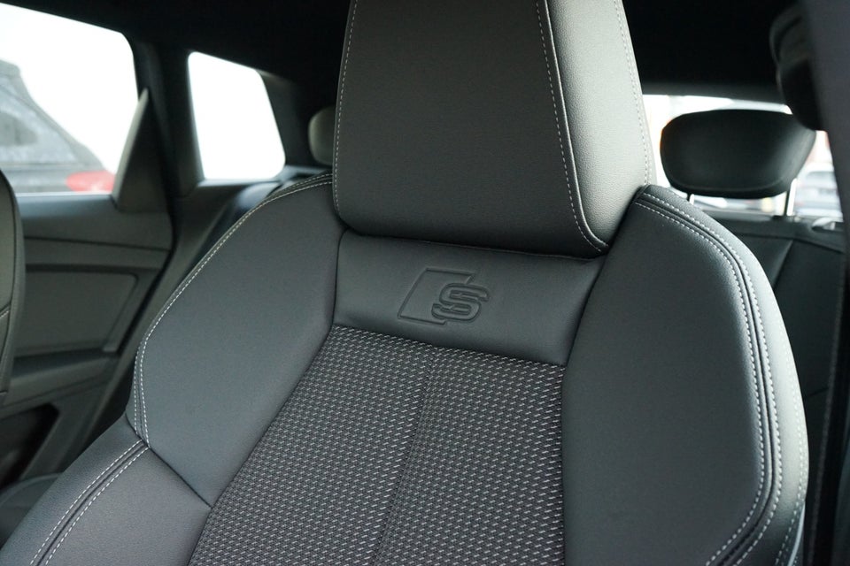 Audi Q4 e-tron 40 S-line 5d