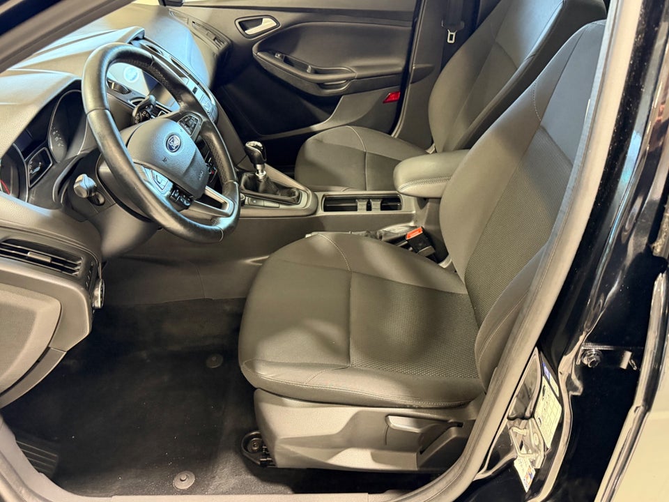 Ford Focus 1,5 TDCi 120 Business stc. 5d