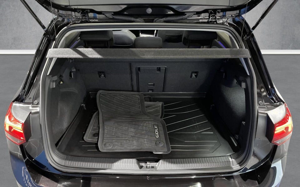 VW Golf VIII 1,5 eTSi 130 Life DSG 5d