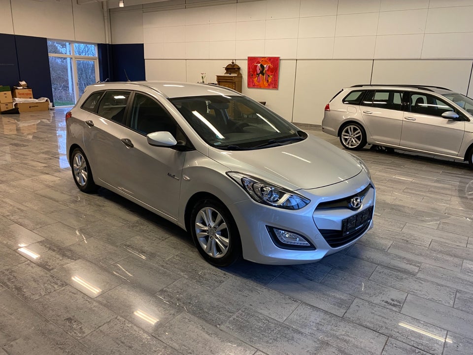 Hyundai i30 1,6 CRDi 110 Comfort CW Eco 5d