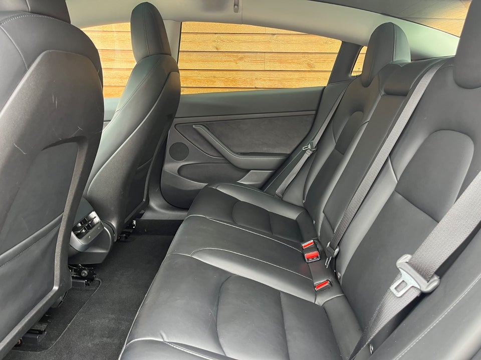 Tesla Model 3 Standard Range+ RWD 4d