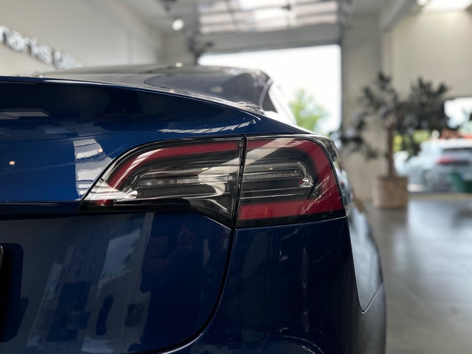 Tesla Model 3 Standard Range+ RWD 4d