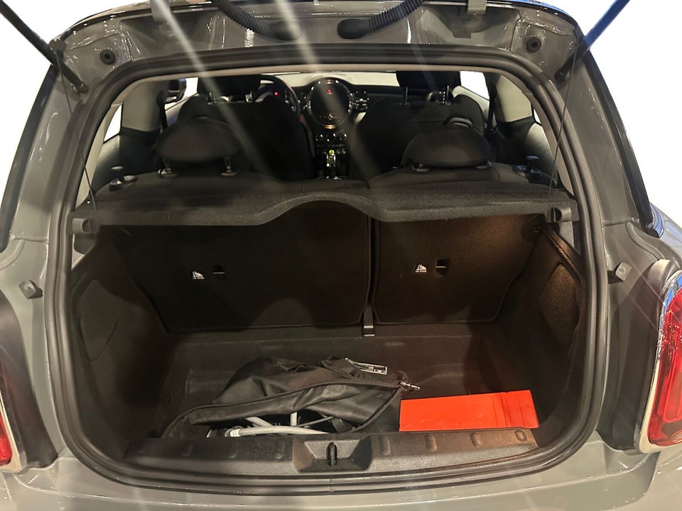 MINI Cooper SE Essential 3d