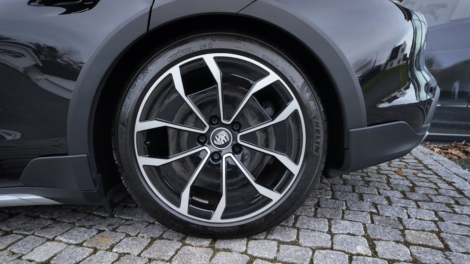 Porsche Taycan 4 Performance+ Cross Turismo 5d