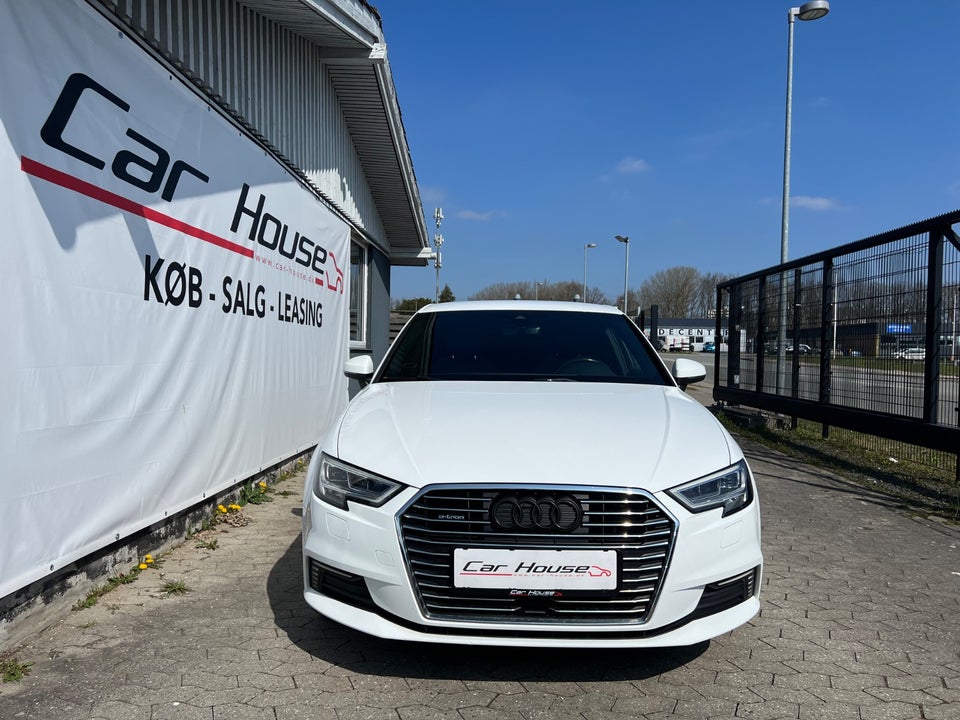 Audi A3 1,4 e-tron S-line Sportback S-tr. 5d