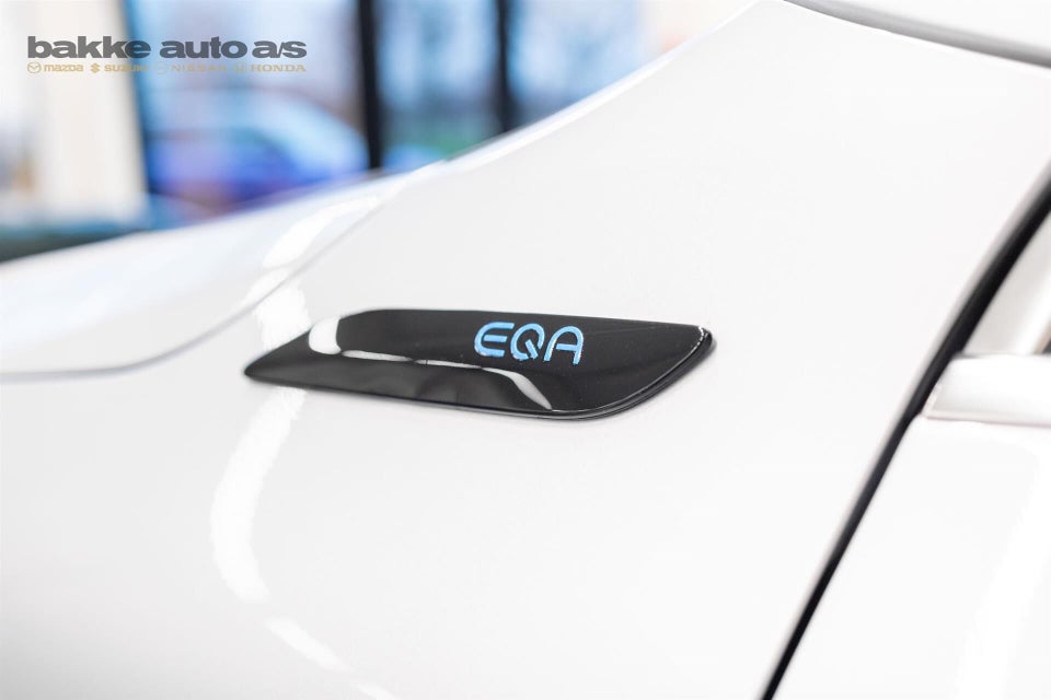 Mercedes EQA300 Progressive 4Matic 5d