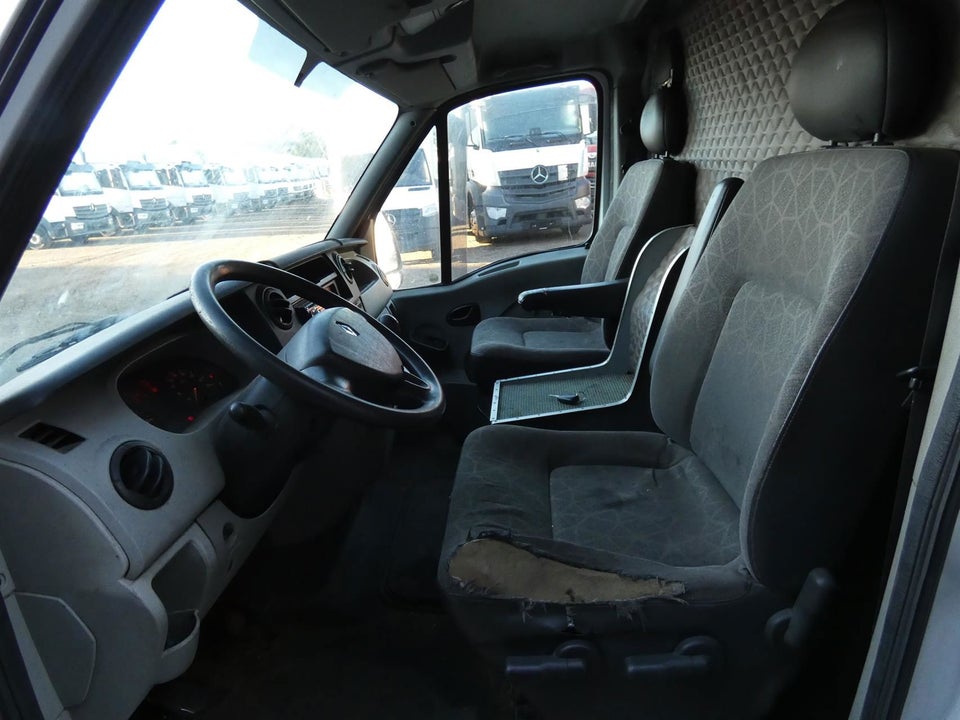 Renault Master T35 2,5 dCi 146 L2H2 4d