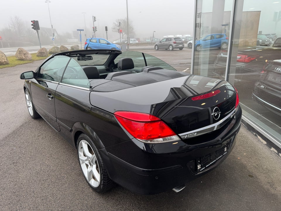 Opel Astra 2,0 Cosmo TwinTop 2d