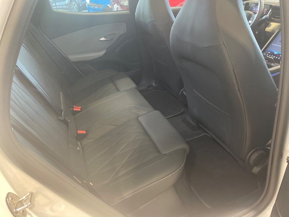 Ford Capri 82 Premium Extended Range 5d