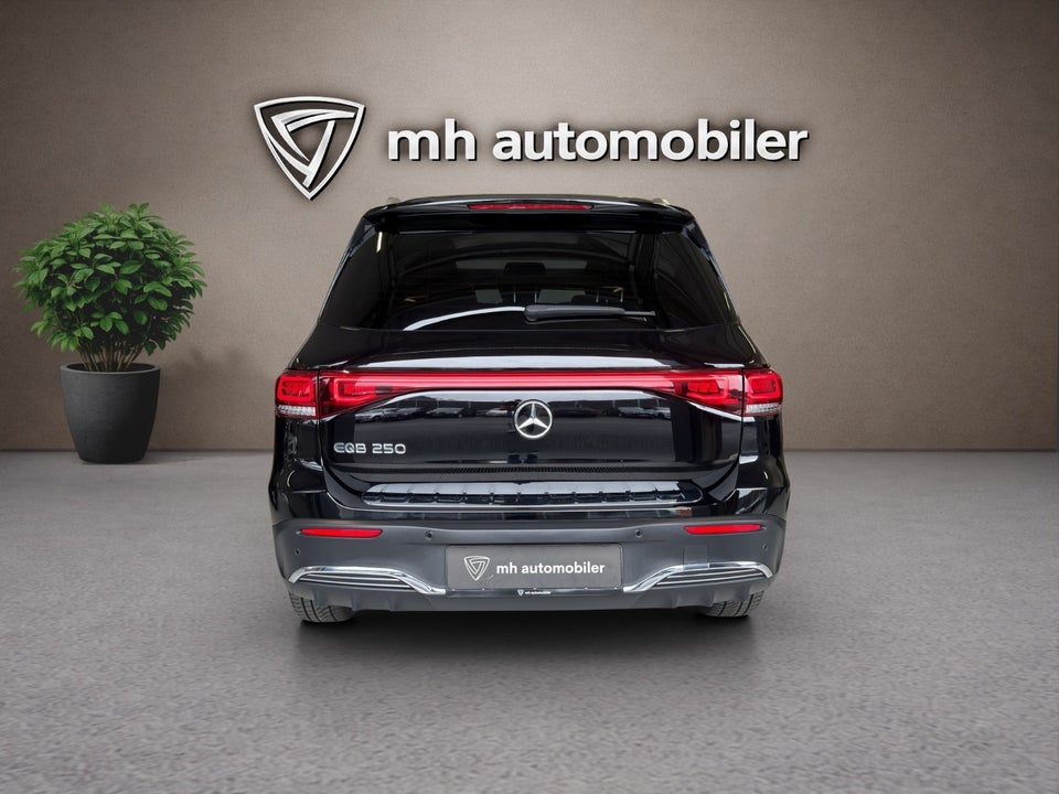 Mercedes EQB250 AMG Line 5d