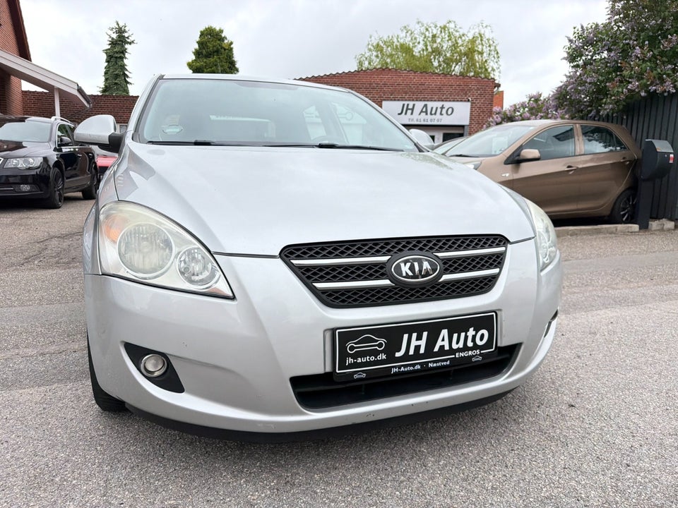 Kia Ceed 1,4 CVVT Exclusive 5d